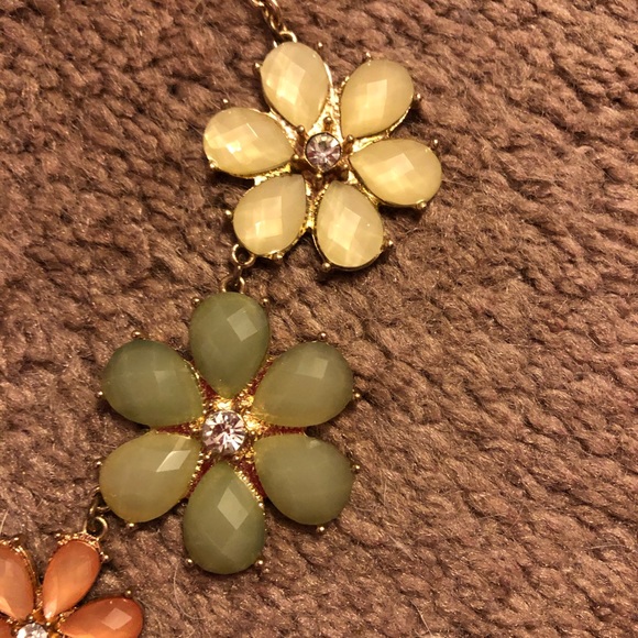 Flower Necklace - Picture 3 of 3